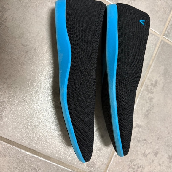 VIVAIA "Aria Walker" Lightweight Pointed Toe Ballet Flats in Black and Blue - Picture 6 of 8